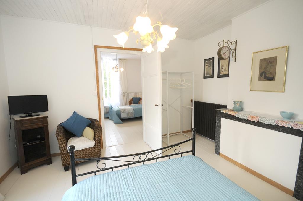 Bed and Breakfast Chez Madeleine Saint-Colomb-de-Lauzun Habitación foto