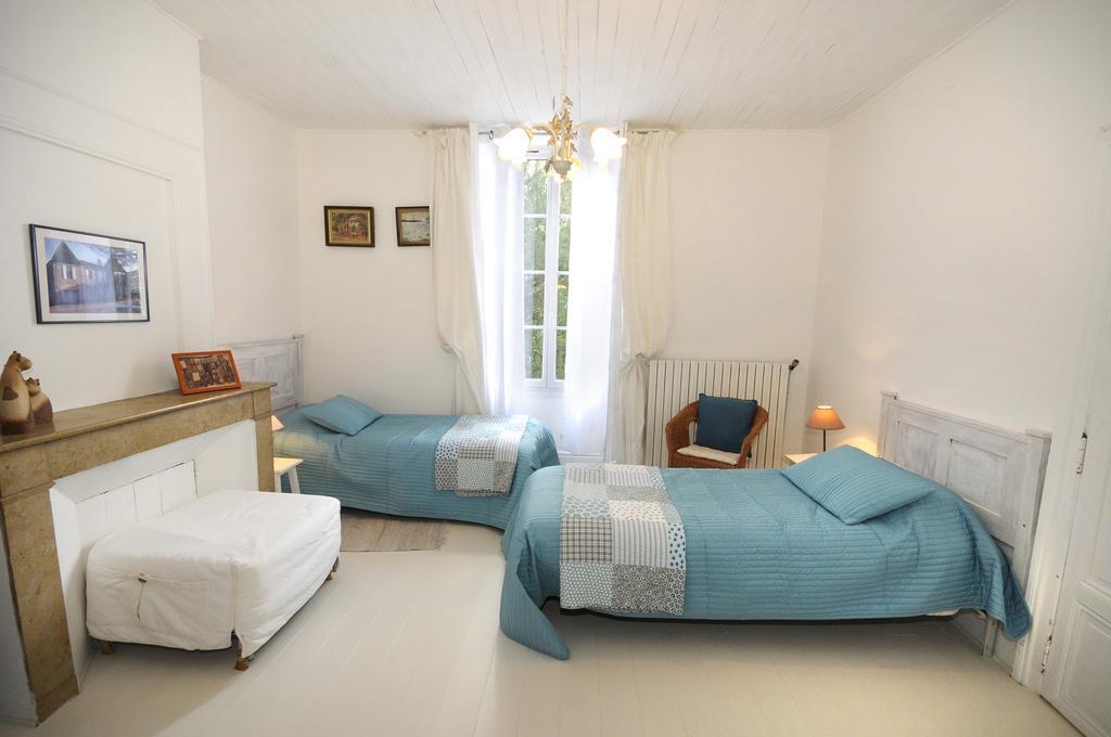 Bed and Breakfast Chez Madeleine Saint-Colomb-de-Lauzun Habitación foto